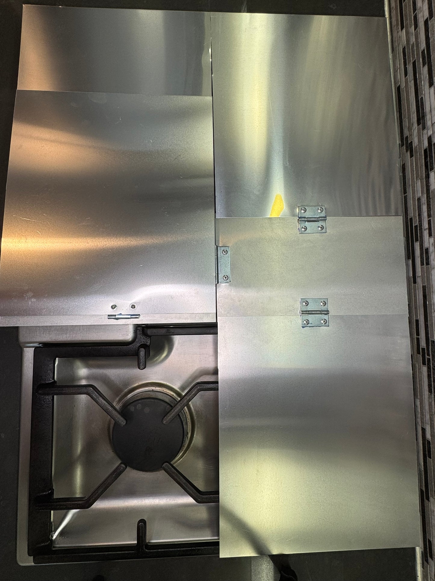 SplashGuard™ – Custom Hinged Grease Blocker for Stoves